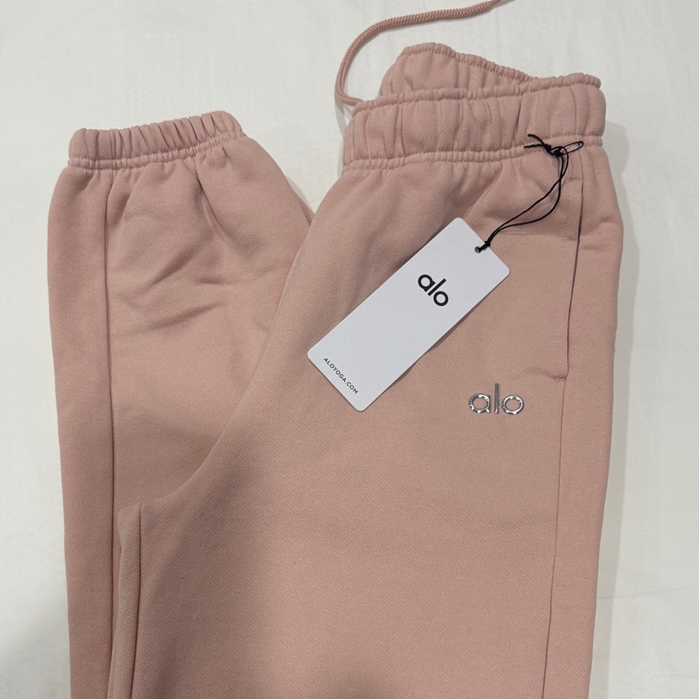 ALO Accolade Sweatpant in pink quartz size XS